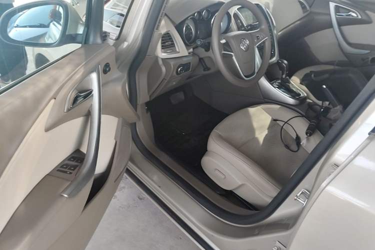 Used Buick GT 2013 GT 1.6L Automatic Fashion Edition Driver Seat