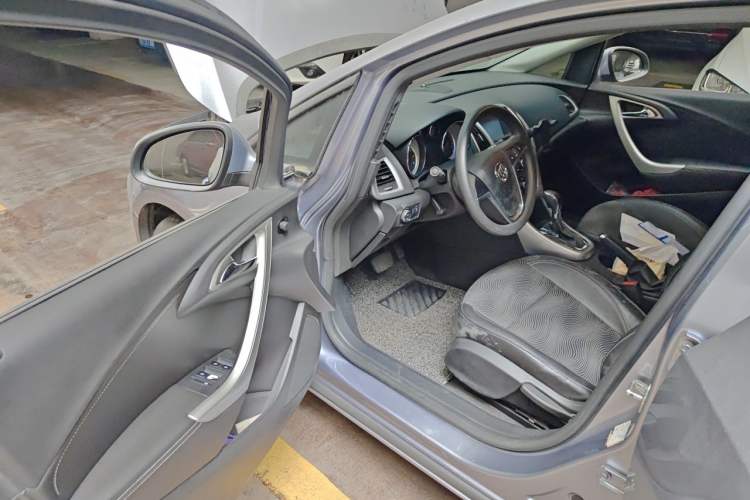 Used Buick GT 2013 XT 1.6L Automatic Fashion Edition Driver Seat