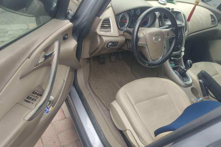 Used Buick GT 2013 GT 1.6L Manual Entry-Level Model Driver Seat