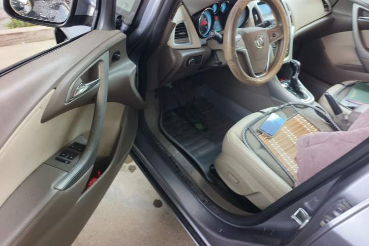 Used Buick GT 2013 GT 1.6L Automatic Fashion Edition Driver Seat
