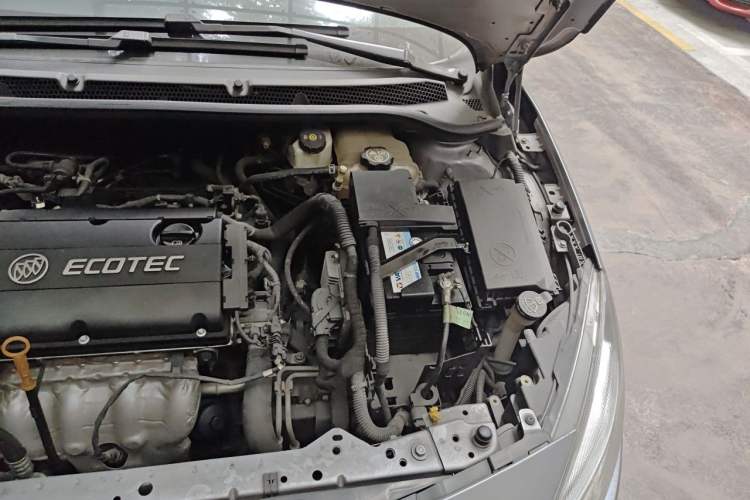 Used Buick GT 2013 XT 1.6L Automatic Fashion Edition Engine Bay Left
