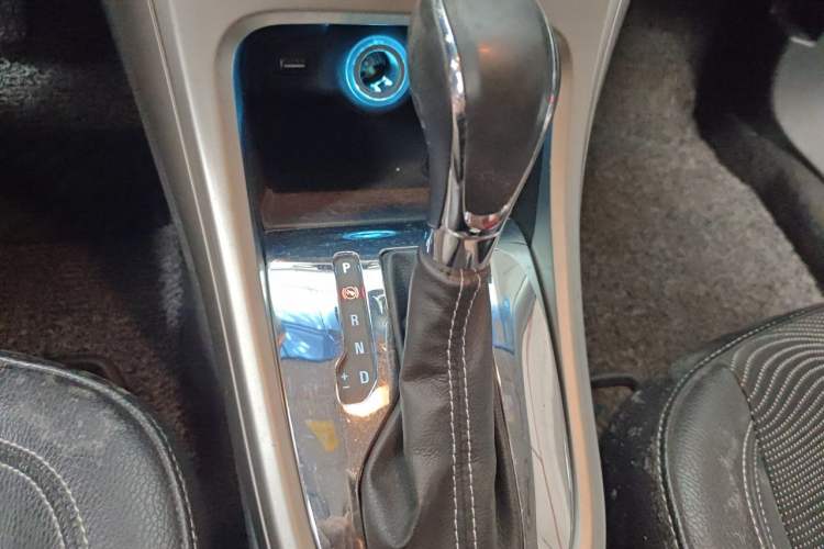 Used Buick GT 2013 XT 1.6L Automatic Fashion Edition Gear Lever