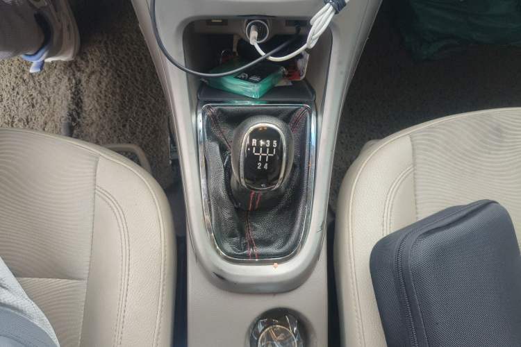 Used Buick GT 2013 GT 1.6L Manual Entry-Level Model Gear Lever