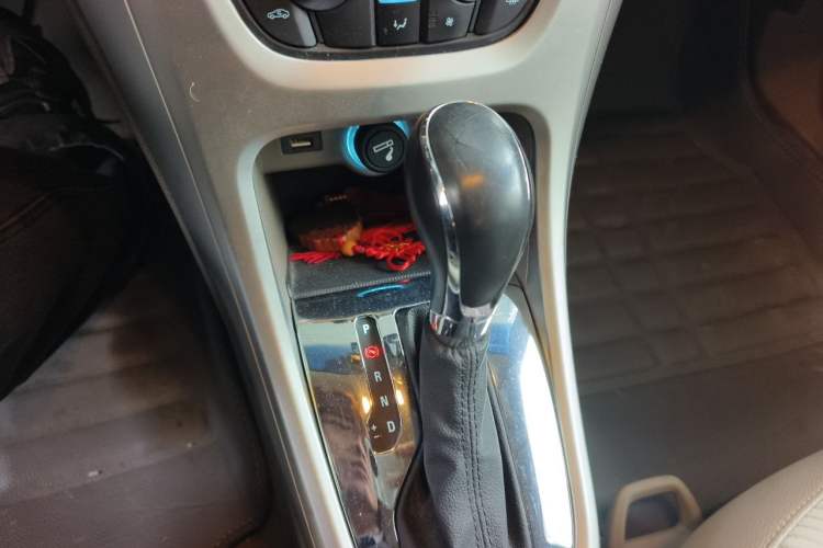 Used Buick GT 2013 GT 1.6L Automatic Fashion Edition Gear Lever