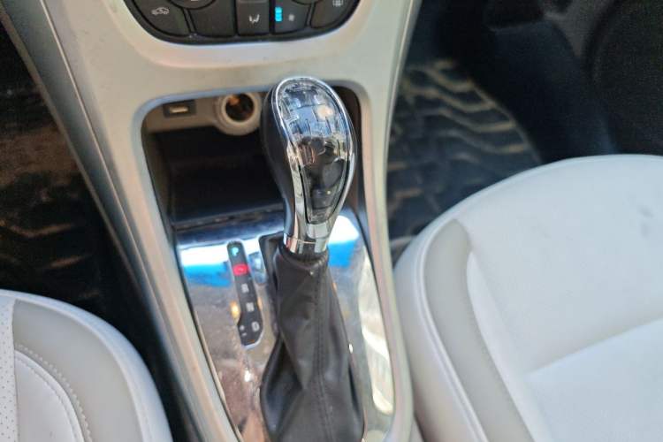 Used Buick GT 2013 GT 1.6L Automatic Fashion Edition Gear Lever