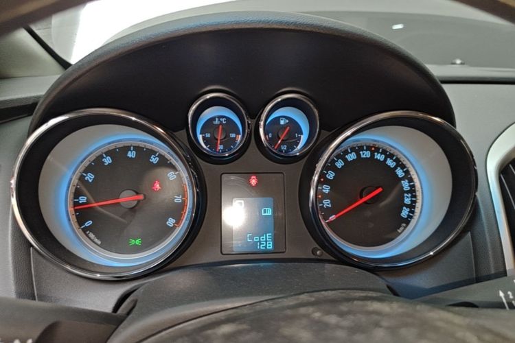 Used Buick GT 2013 XT 1.6L Automatic Fashion Edition Instrument Cluster
