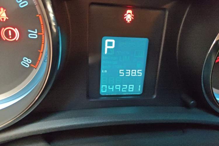 Used Buick GT 2013 XT 1.6L Automatic Fashion Edition Odometer Close Up