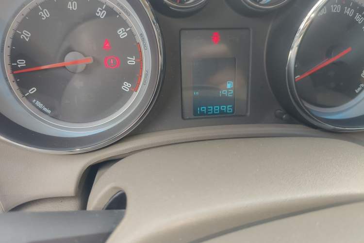 Used Buick GT 2013 GT 1.6L Manual Entry-Level Model Odometer Close Up