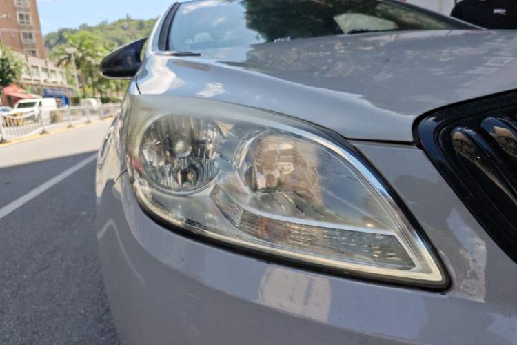 Used Buick GT 2013 GT 1.6L Automatic Fashion Edition Right Front Headlight