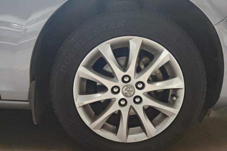 Used Buick GT 2013 XT 1.6L Automatic Fashion Edition Right Front Wheel Hub