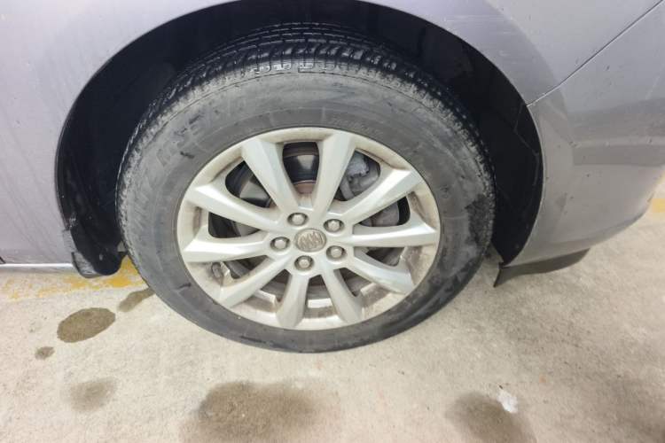 Used Buick GT 2013 GT 1.6L Automatic Fashion Edition Right Front Wheel Hub