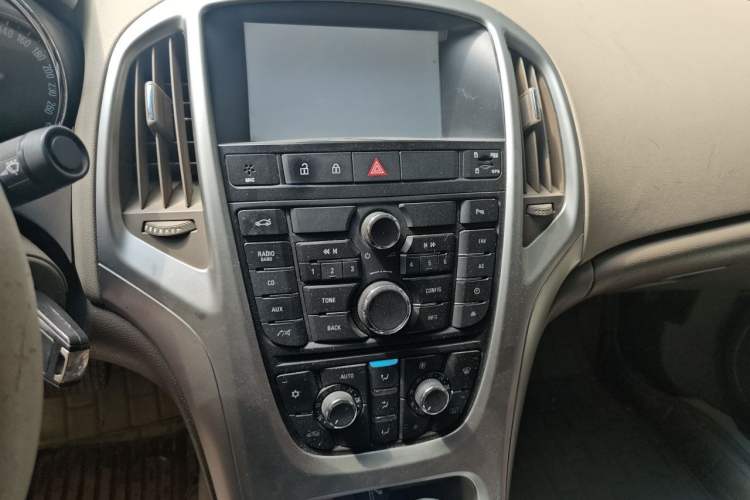 Used Buick GT 2013 GT 1.6L Automatic Fashion Edition Audio And AC Panel