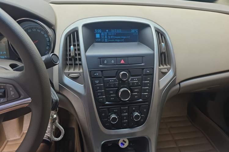 Used Buick GT 2013 GT 1.6L Automatic Fashion Edition Audio And AC Panel