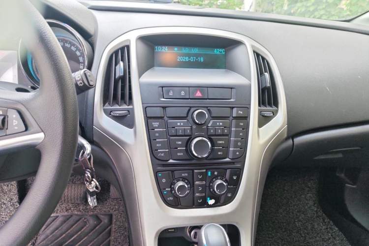 Used Buick GT 2013 XT 1.6L Automatic Fashion Edition Audio And AC Panel