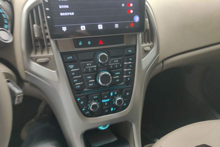 Used Buick GT 2013 GT 1.6L Manual Entry-Level Model Audio And AC Panel
