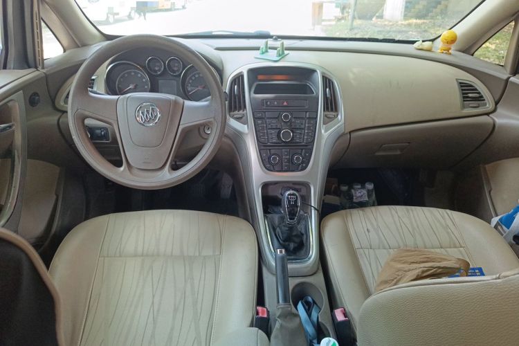 Used Buick GT 2013 GT 1.6L Manual Comfort Edition Center Console