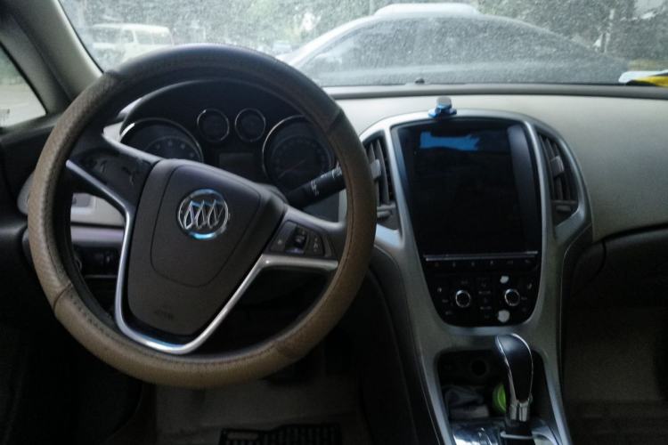 Used Buick GT 2013 GT 1.6L Automatic Fashion Edition Center Console