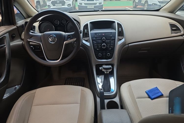 Used Buick GT 2013 GT 1.6L Automatic Fashion Edition Center Console