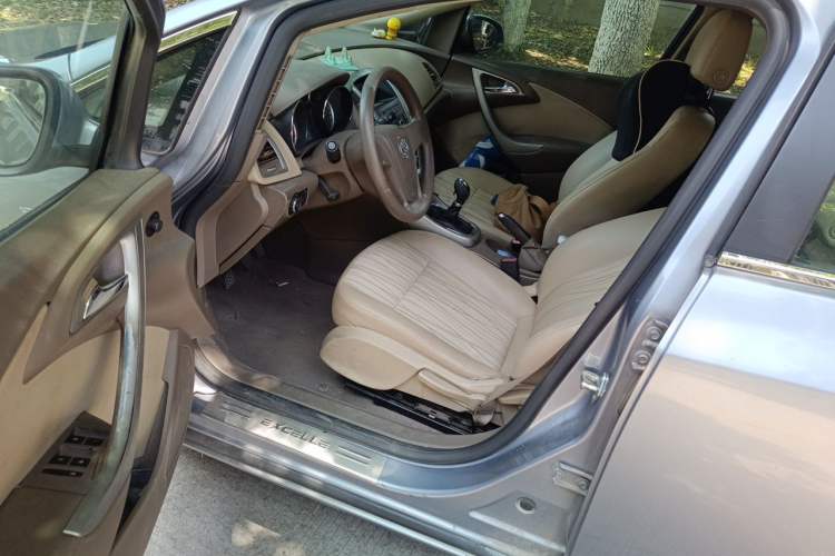 Used Buick GT 2013 GT 1.6L Manual Comfort Edition Driver Seat