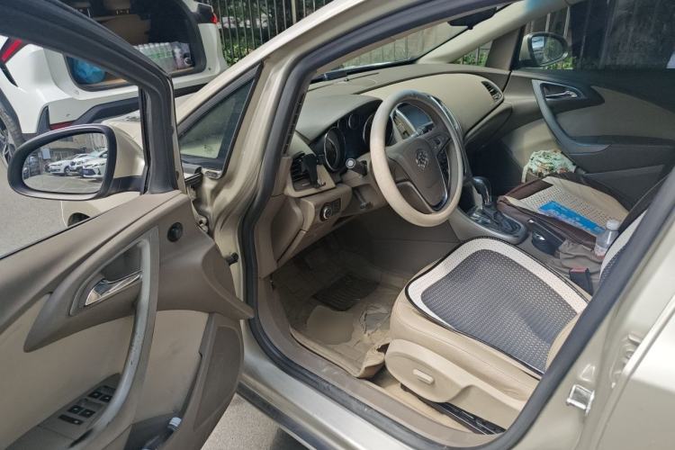 Used Buick GT 2013 GT 1.6L Automatic Fashion Edition Driver Seat