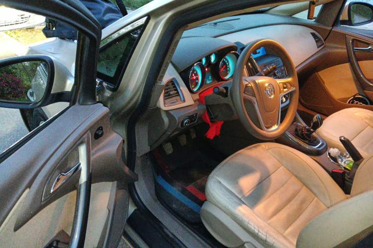 Used Buick GT 2013 GT 1.6L Manual Comfort Edition Driver Seat