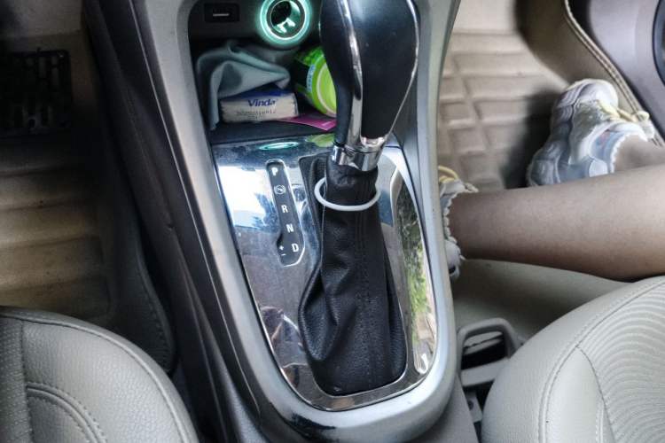 Used Buick GT 2013 GT 1.6L Automatic Fashion Edition Gear Lever