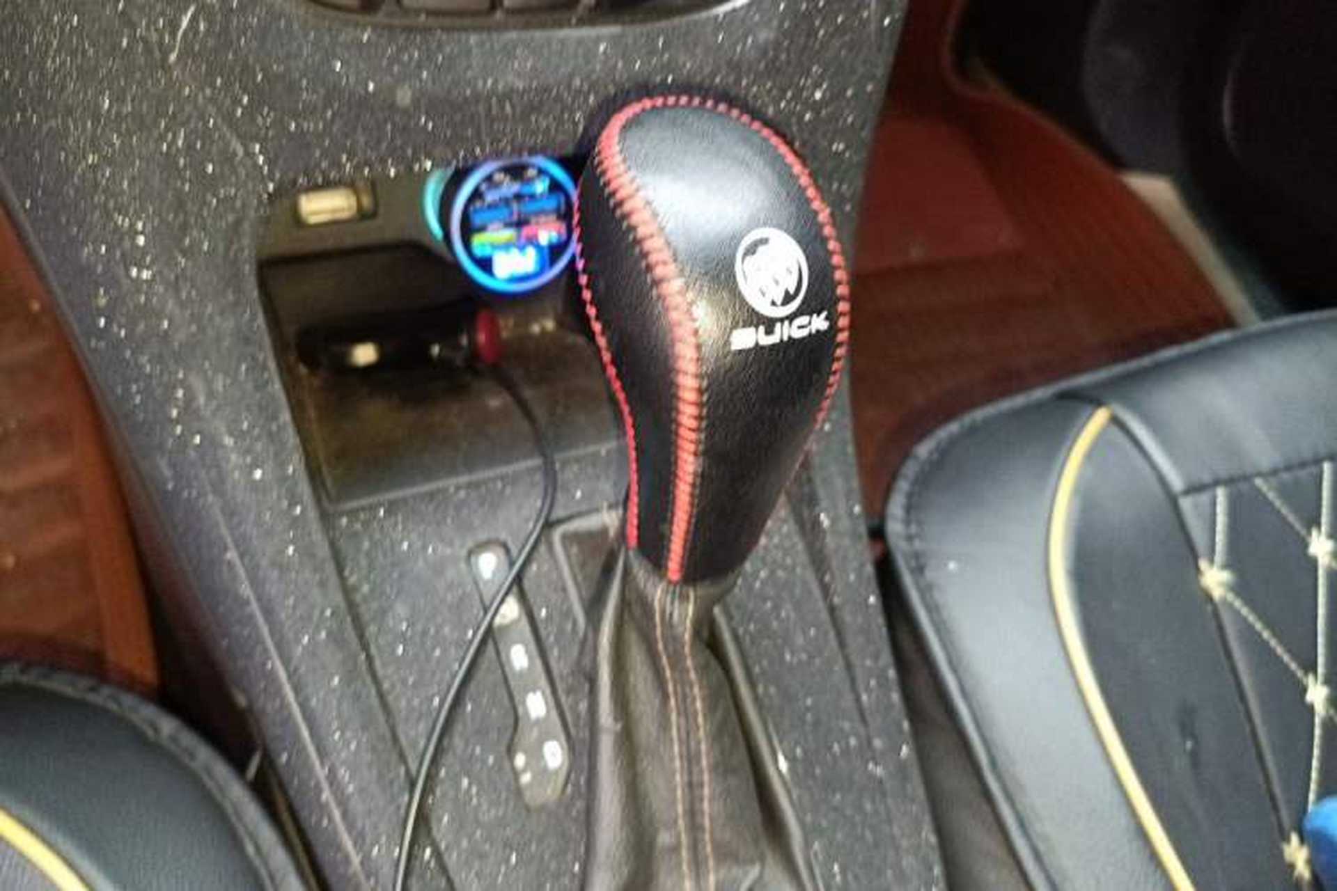 Used Buick GT 2013 GT 1.8L Automatic Fashion Edition Gear Lever