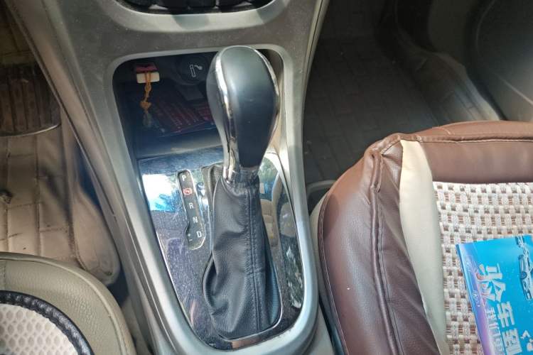 Used Buick GT 2013 GT 1.6L Automatic Fashion Edition Gear Lever