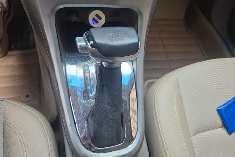 Used Buick GT 2013 GT 1.6L Automatic Fashion Edition Gear Lever