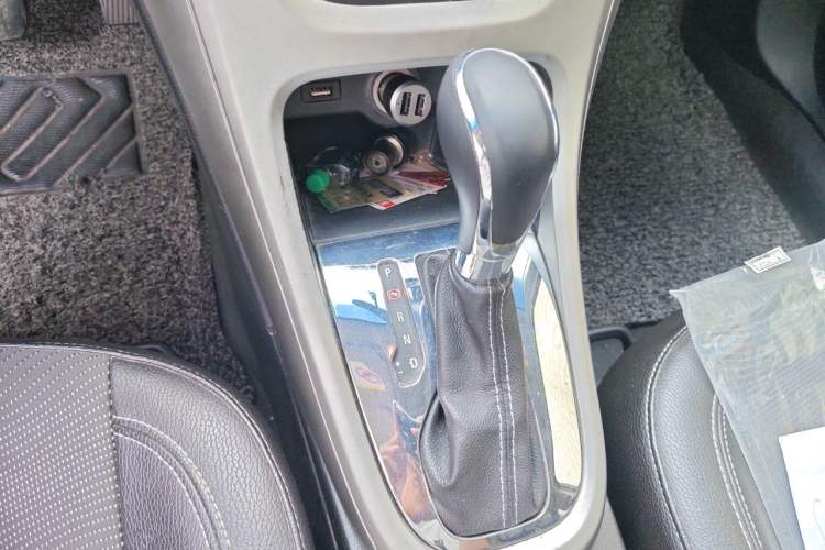 Used Buick GT 2013 XT 1.6L Automatic Fashion Edition Gear Lever