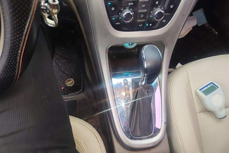 Used Buick GT 2013 GT 1.6L Automatic Fashion Edition Gear Lever