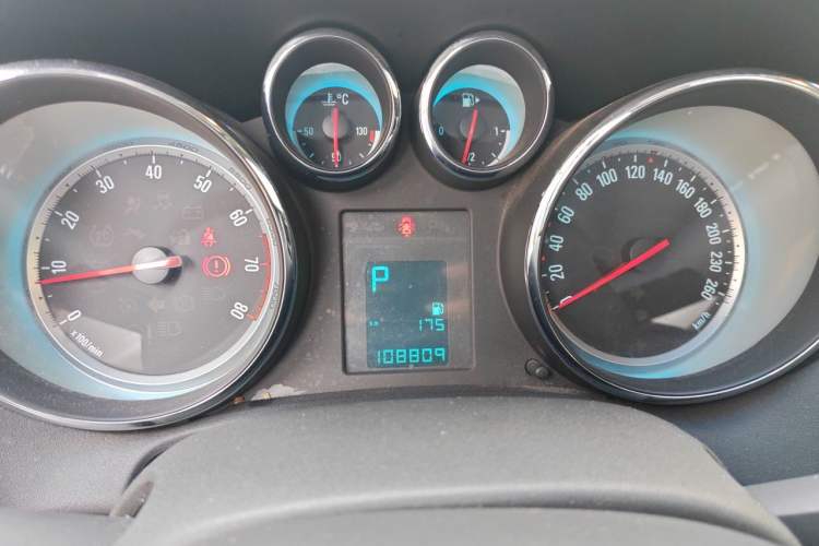 Used Buick GT 2013 XT 1.6L Automatic Fashion Edition Instrument Cluster