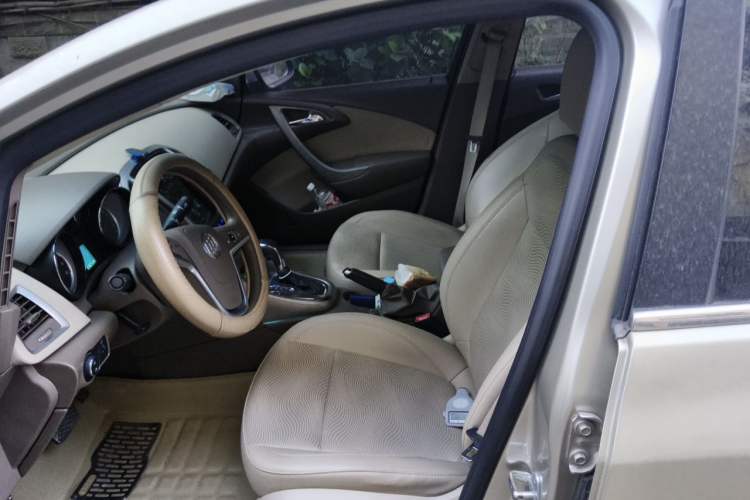 Used Buick GT 2013 GT 1.6L Automatic Fashion Edition Left Front Seat