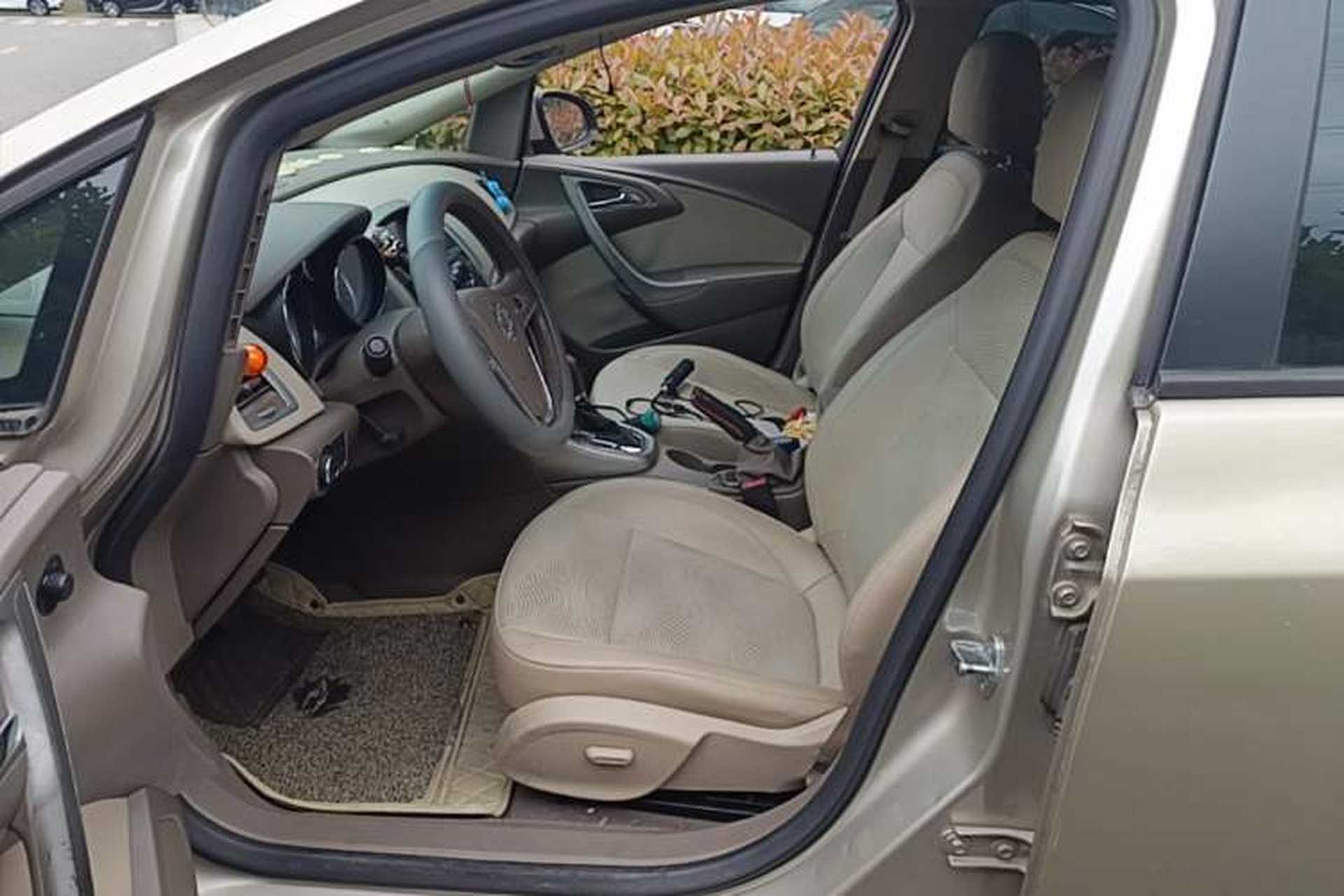 Used Buick GT 2013 GT 1.6L Automatic Fashion Edition Left Front Seat