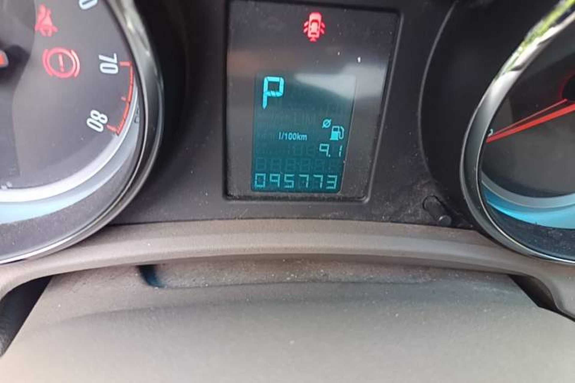 Used Buick GT 2013 GT 1.6L Automatic Fashion Edition Odometer Close Up