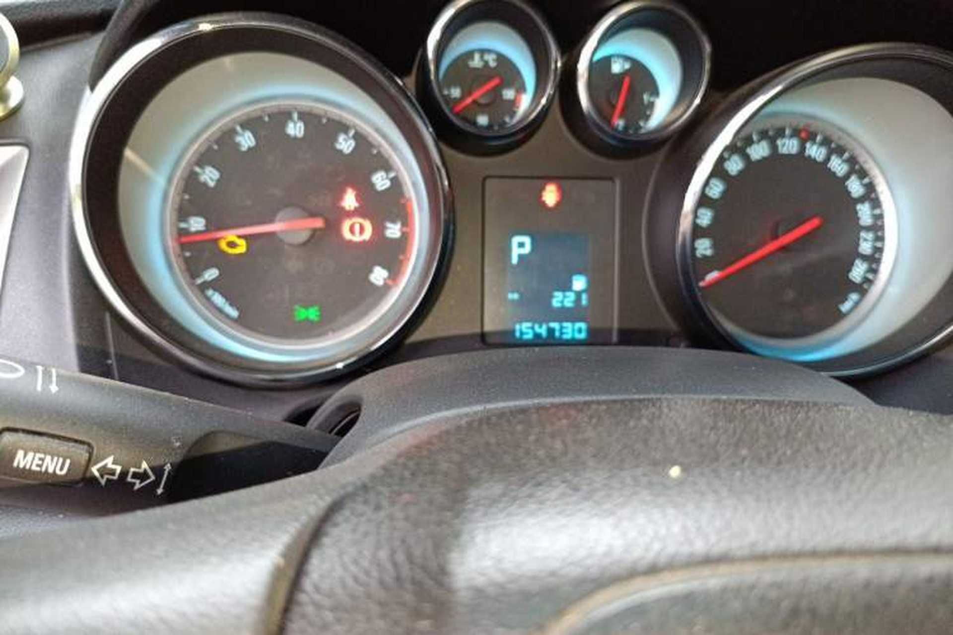 Used Buick GT 2013 GT 1.8L Automatic Fashion Edition Odometer Close Up
