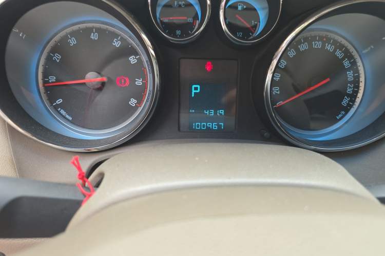 Used Buick GT 2013 GT 1.6L Automatic Fashion Edition Odometer Close Up
