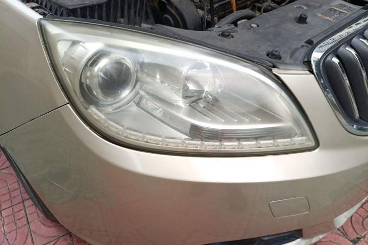 Used Buick GT 2013 GT 1.8L Automatic Fashion Edition Right Front Headlight
