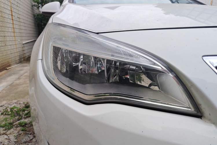 Used Buick GT 2013 XT 1.6L Automatic Fashion Edition Right Front Headlight