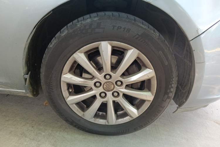 Used Buick GT 2013 GT 1.6L Manual Comfort Edition Right Front Wheel Hub