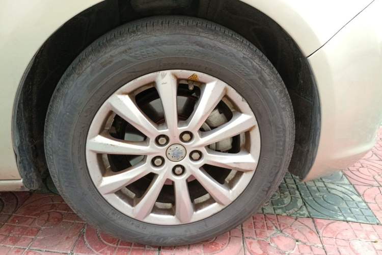 Used Buick GT 2013 GT 1.8L Automatic Fashion Edition Right Front Wheel Hub