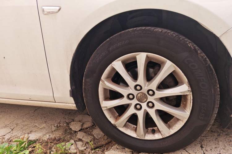 Used Buick GT 2013 XT 1.6L Automatic Fashion Edition Right Front Wheel Hub