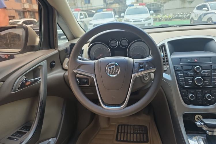 Used Buick GT 2013 GT 1.6L Automatic Fashion Edition Steering Wheel