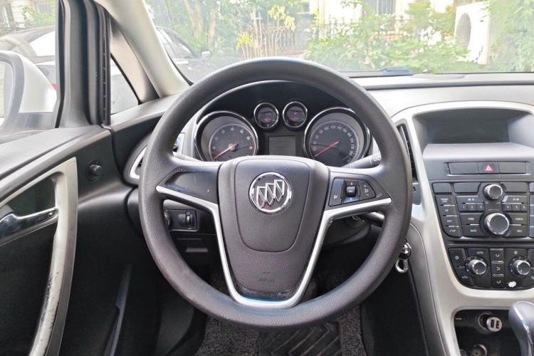 Used Buick GT 2013 XT 1.6L Automatic Fashion Edition Steering Wheel