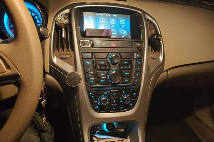 Used Buick GT 2013 GT 1.6L Manual Entry-Level Model Audio And AC Panel