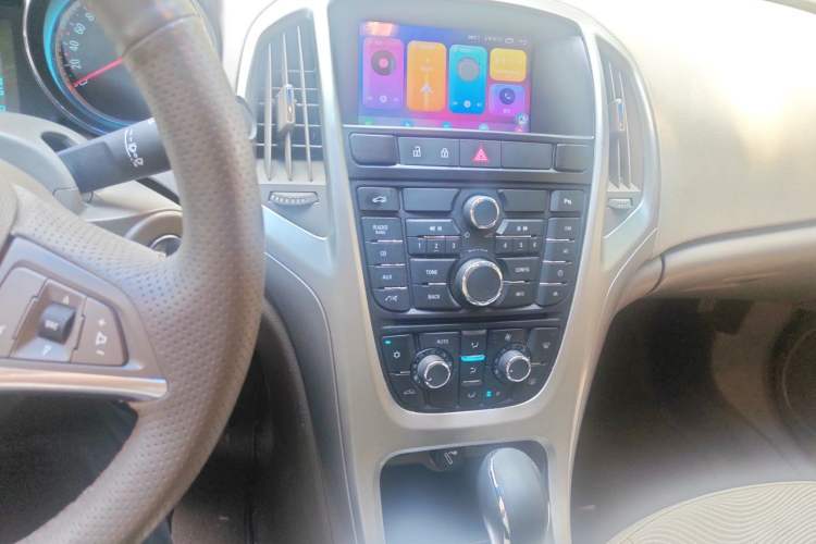Used Buick GT 2013 GT 1.6L Automatic Fashion Edition Audio And AC Panel