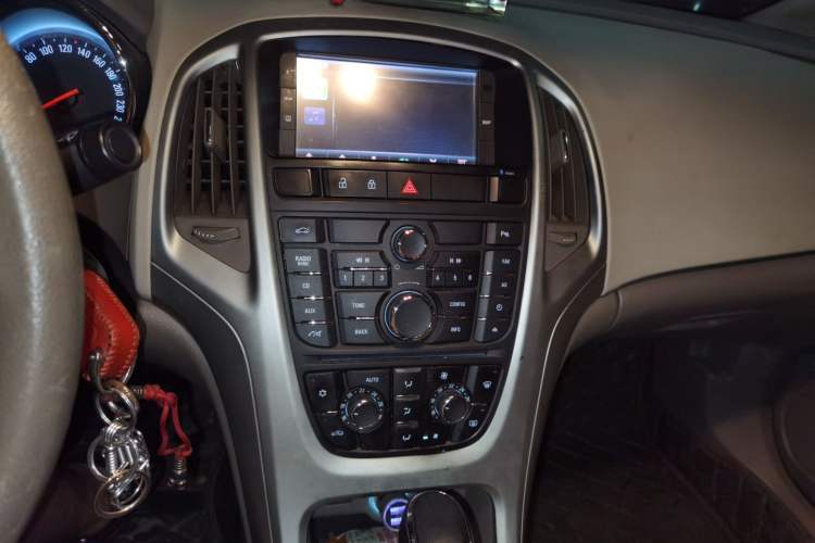 Used Buick GT 2013 GT 1.6L Automatic Fashion Edition Audio And AC Panel