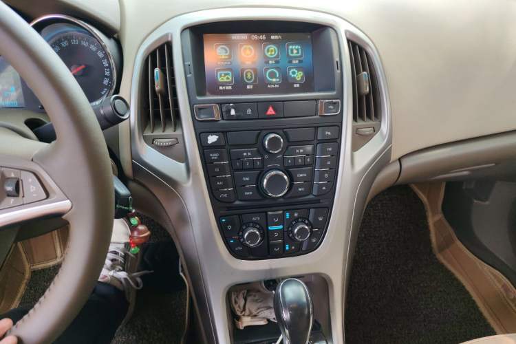 Used Buick GT 2013 GT 1.6L Automatic Fashion Edition Audio And AC Panel