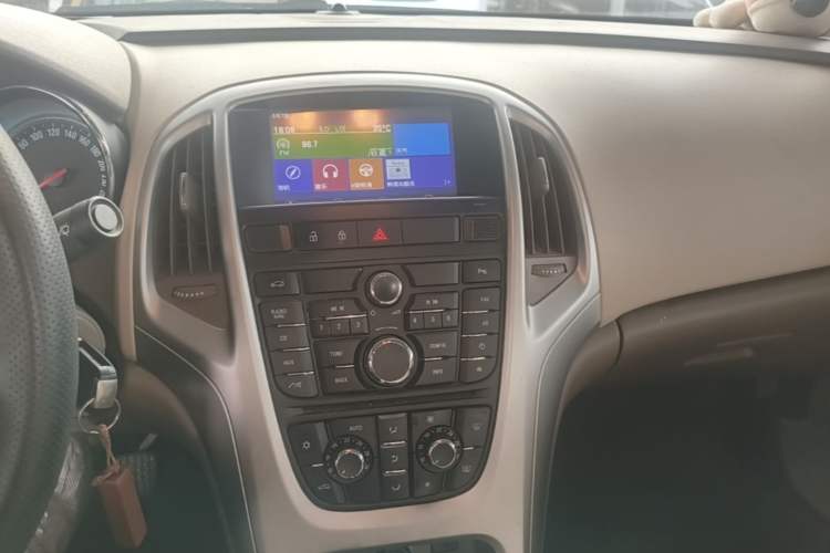 Used Buick GT 2013 GT 1.6L Manual Entry-Level Model Audio And AC Panel