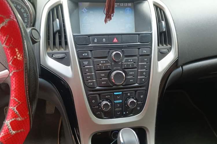 Used Buick GT 2013 GT 1.8L Automatic Fashion Edition Audio And AC Panel